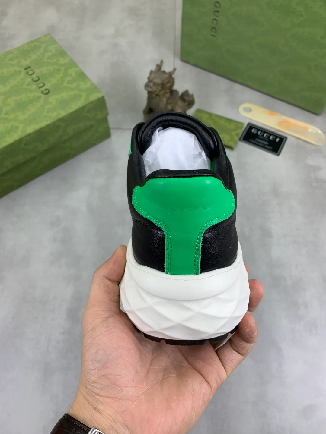 Men's shoes 💰P500💰[New style] 🆘 Dad's shoes [GUCCI] Gucci's new men's shoes are the first to be launched, and the materials and workmanship are superior to all versions on the market. The highest quality imported original top calfskin upper with trendy printed patterns ➕, the inner material is made of full-grain pigskin lining, privately molded soft TPU rubber comfortable outsole, and high foot comfort. Actual shooting, imported special materials highlight the unique charm of the brand 2️⃣colors available Size number; 38-44